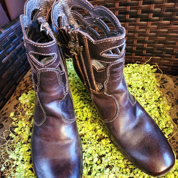 SIREN Mark Nason Chocolate Brown Ankle Cutouts 3"  Leather Luxury Heels Boots 8 - Picture 3 of 15